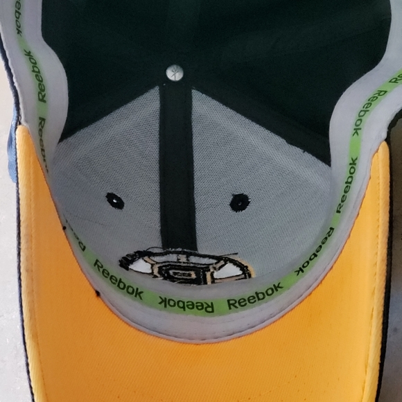 Boston Bruins Reebok hat - Picture 4 of 5